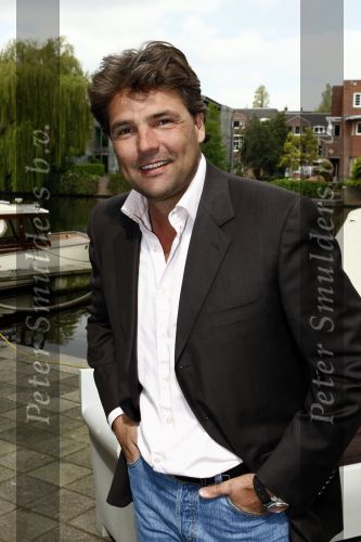 Amsterdam 23 april 2009
Persconferentie ivm de film er komt een vrouw bij de dokter naar het boek van Kluun bij het Hilton. Reinout Oerlemans gaat het regisseren en Anna Drijver Carice v Houten en Barry Atsma gaan de hoofdrollen spelen.
Peter Smulders bv