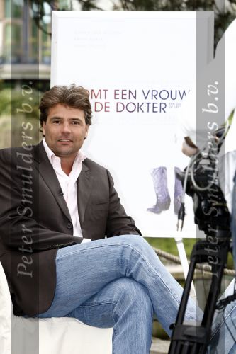 Amsterdam 23 april 2009
Persconferentie ivm de film er komt een vrouw bij de dokter naar het boek van Kluun bij het Hilton. Reinout Oerlemans gaat het regisseren en Anna Drijver Carice v Houten en Barry Atsma gaan de hoofdrollen spelen.
Peter Smulders bv