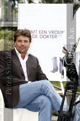 Amsterdam 23 april 2009
Persconferentie ivm de film er komt een vrouw bij de dokter naar het boek van Kluun bij het Hilton. Reinout Oerlemans gaat het regisseren en Anna Drijver Carice v Houten en Barry Atsma gaan de hoofdrollen spelen.
Peter Smulders bv