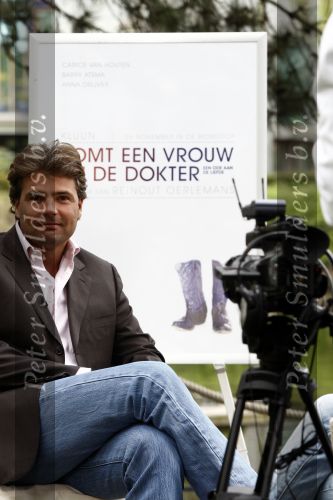 Amsterdam 23 april 2009
Persconferentie ivm de film er komt een vrouw bij de dokter naar het boek van Kluun bij het Hilton. Reinout Oerlemans gaat het regisseren en Anna Drijver Carice v Houten en Barry Atsma gaan de hoofdrollen spelen.
Peter Smulders bv