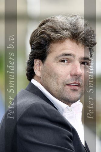 Amsterdam 23 april 2009
Persconferentie ivm de film er komt een vrouw bij de dokter naar het boek van Kluun bij het Hilton. Reinout Oerlemans gaat het regisseren en Anna Drijver Carice v Houten en Barry Atsma gaan de hoofdrollen spelen.
Peter Smulders bv