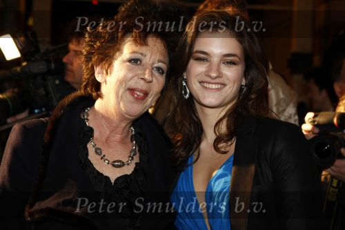 Amsterdam 11 maart 2008
Het boekenbal in de stadsschouwburg van Amsterdam. Renate Dorrestein met dochter
Peter Smulders bv
