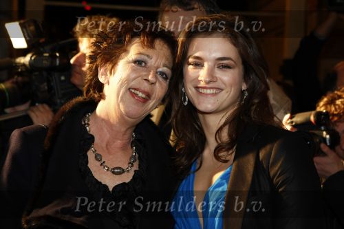 Amsterdam 11 maart 2008
Het boekenbal in de stadsschouwburg van Amsterdam. Renate Dorrestein met dochter
Peter Smulders bv
