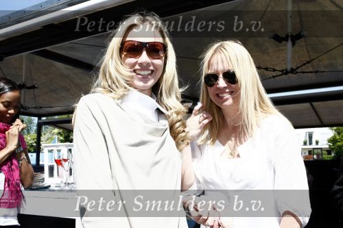 Amsterdam 12 mei 2009
Het blad Grazia organiseert samen met vespa scooters een leuke rally door amsterdam heen. Renate Verbaan met Hilmar Mulder
Peter Smulders bv