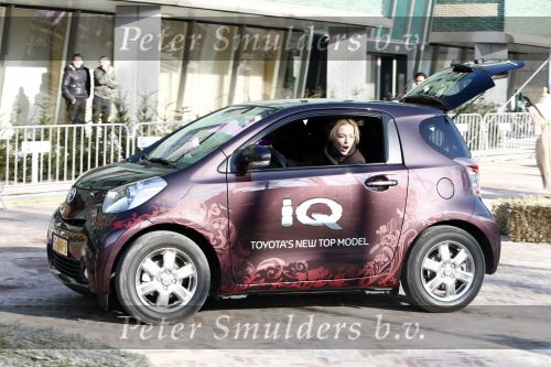 Amsterdam 31 januari 2009
Fajah Lourens Lieke v Lexmond en Renate Verbaan doen mee aan race met de nieuwe Toyota iq op de parkeerplaats bij het Okura.
Peter Smulders bv
