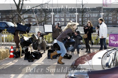 Amsterdam 31 januari 2009
Fajah Lourens Lieke v Lexmond en Renate Verbaan doen mee aan race met de nieuwe Toyota iq op de parkeerplaats bij het Okura.
Peter Smulders bv