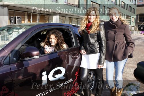 Amsterdam 31 januari 2009
Fajah Lourens Lieke v Lexmond en Renate Verbaan doen mee aan race met de nieuwe Toyota iq op de parkeerplaats bij het Okura.
Peter Smulders bv