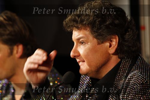 Hilversum 1 februari 2009
De toppers Gordon Rene Froger en Jeroen v d Boom tijdens het nationale songfestival in studio 22.
Jack v Gelder presenteert het programma.
Peter Smulders bv