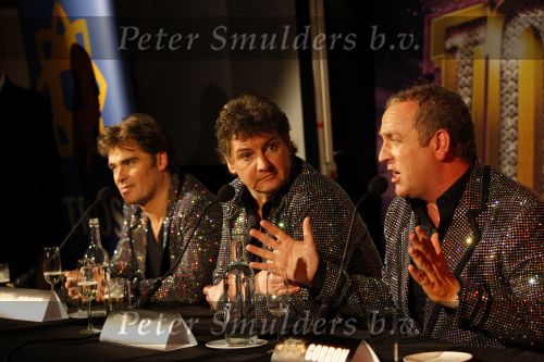Hilversum 1 februari 2009
De toppers Gordon Rene Froger en Jeroen v d Boom tijdens het nationale songfestival in studio 22.
Jack v Gelder presenteert het programma.
Peter Smulders bv