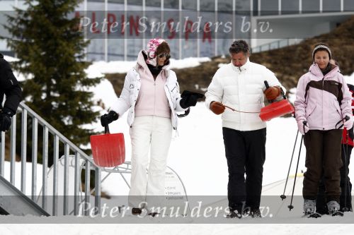 Lech 27 februari 2008
Rene en Natasja Froger aan het rodelen met Maxime en didier op wintersport vakantie.
Peter Smulders bv