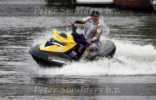 Amsterdam 30 september 2008
Persconferentie van de toppers Rene Froger Gordon en Gerard Joling ivm hun deelname aan het songfestival in het amstel hotel. toppers op jet ski\'s
Peter Smulders bv