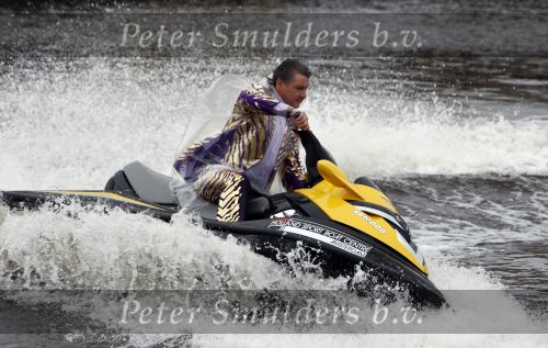 Amsterdam 30 september 2008
Persconferentie van de toppers Rene Froger Gordon en Gerard Joling ivm hun deelname aan het songfestival in het amstel hotel. toppers op jet ski\'s
Peter Smulders bv