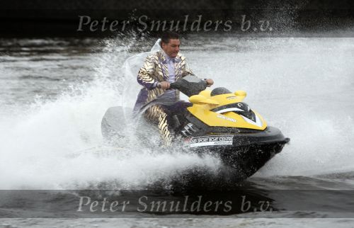 Amsterdam 30 september 2008
Persconferentie van de toppers Rene Froger Gordon en Gerard Joling ivm hun deelname aan het songfestival in het amstel hotel. toppers op jet ski\'s
Peter Smulders bv