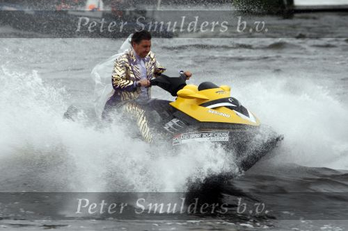 Amsterdam 30 september 2008
Persconferentie van de toppers Rene Froger Gordon en Gerard Joling ivm hun deelname aan het songfestival in het amstel hotel. toppers op jet ski\'s
Peter Smulders bv