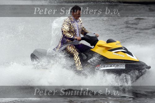 Amsterdam 30 september 2008
Persconferentie van de toppers Rene Froger Gordon en Gerard Joling ivm hun deelname aan het songfestival in het amstel hotel. toppers op jet ski\'s
Peter Smulders bv