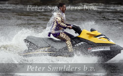 Amsterdam 30 september 2008
Persconferentie van de toppers Rene Froger Gordon en Gerard Joling ivm hun deelname aan het songfestival in het amstel hotel. toppers op jet ski\'s
Peter Smulders bv
