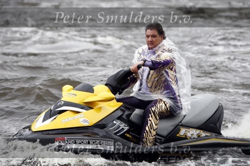 Amsterdam 30 september 2008
Persconferentie van de toppers Rene Froger Gordon en Gerard Joling ivm hun deelname aan het songfestival in het amstel hotel. toppers op jet ski\'s
Peter Smulders bv