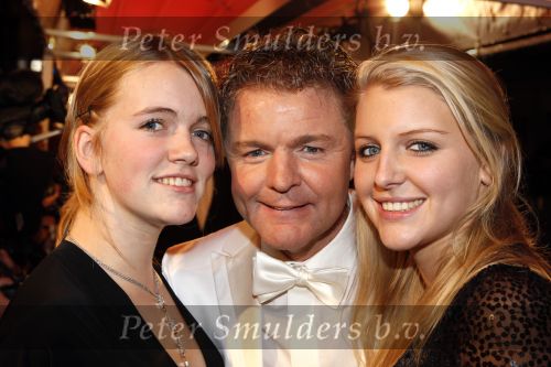 Amsterdam 5 november 2007
Premiere Hans Klok , see you in Vegas in Tuschinski. Rene Mioch met zijn dochters