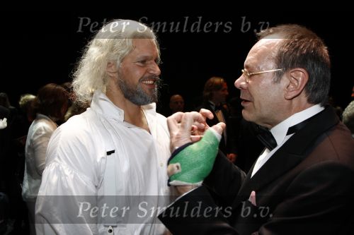 Rotterdam 20 april 2008
Premiere Les Miserables in het nieuwe luxor . Rene v Kooten met Rob de Nijs
Peter Smulders bv