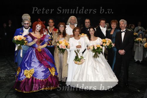 Rotterdam 20 april 2008
Premiere Les Miserables in het nieuwe luxor . carlo Boszhard Nurlaila Jamai Loman Suzan Seegers Celine Purcell Freek Bartels en Rene v Kooten
Peter Smulders bv
