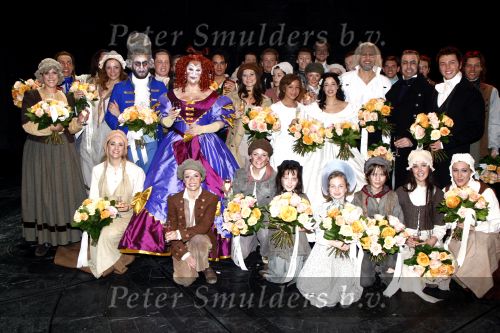 Rotterdam 20 april 2008
Premiere Les Miserables in het nieuwe luxor . carlo Boszhard Nurlaila Jamai Loman Suzan Seegers Celine Purcell Freek Bartels en Rene v Kooten
Peter Smulders bv