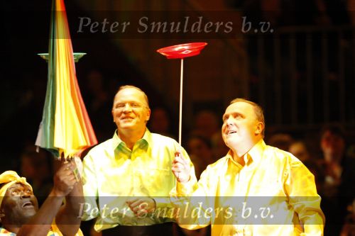 Amsterdam 17 december 2007
Tros Kerstcircus bij afrika afrika . Gerrie Muhren Hans v Breukelen Johnny Bosman Stanley Menzo en Rene en Willy v d Kerkhof
