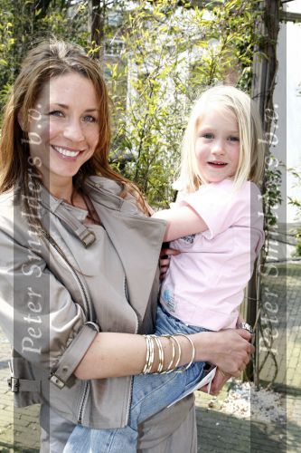 Amsterdam 23 april 2008
Presentatie nieuwe magazine Mama in hotel arena. renee Vervoorn met dochtertje Lisa
Peter Smulders bv