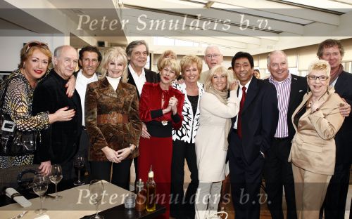 Loosdrecht 28 januari 2009
Presentatie dvd Ria Valk bij het golden tulip hotel. Ria oa met Johnny Lion Anneke Gronloh Willeke Alberti Peter Koelewijn Saskia en Serge Ronnie Tober Rien Wolff Corrie v Gorp Jose Hoebee Viola Holt  Anneke Gronloh
Peter Smulders bv