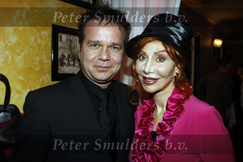 Uitgeest 19 januari 2009
Feest Henk Geels n Bobs saloon. Mentalist Richard Stooker met marijke helwegen
Peter Smulders bv