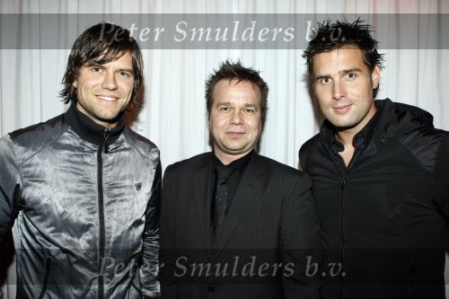 Uitgeest 19 januari 2009
Feest Henk Geels n Bobs saloon. Mentalist Richard Stooker met nick en simon
Peter Smulders bv