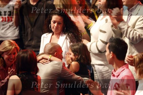 Hilversum 1 mei 2009
Roan van X factor met zijn vrouw en kinderen na uitschakeling in halve finale.
Peter Smulders bv