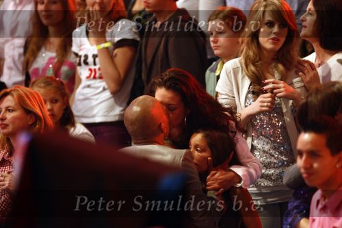 Hilversum 1 mei 2009
Roan van X factor met zijn vrouw en kinderen na uitschakeling in halve finale.
Peter Smulders bv