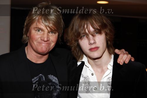 Bussum 5 maart 2008
Uitreiking gouden harpen in het spant in bussum. Rob Bolland met zijn zoon
Peter Smulders bv