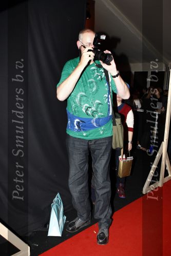 Amsterdam 28 januari 2008
Modeshow van oa Simone v Trojen op de amsterdam fashion week. Voormalig langste man van Nederland Rob Bruintjes als fotograaf