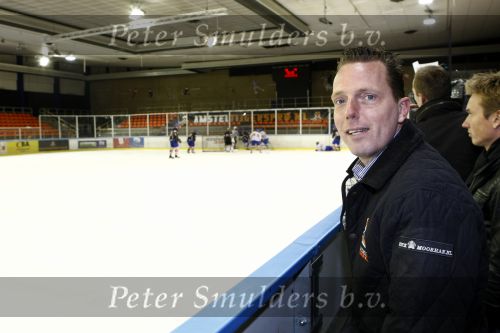 Amsterdam 21 maart 2009
RTL ewn SBS 6 ijshockeyen tegen elkaar op de Jaap Eden baan. Rob geus
Peter Smulders bv