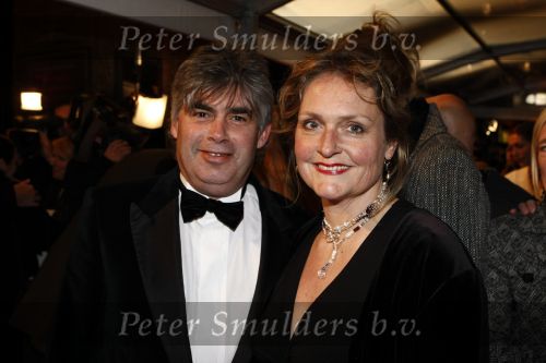 Amsterdam 17 maart 2008
Rob Oudkerk met zijn vrouw kussend bij premiere van zomerhitte in Tuschinski.
Peter Smulders bv