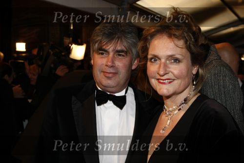 Amsterdam 17 maart 2008
Rob Oudkerk met zijn vrouw kussend bij premiere van zomerhitte in Tuschinski.
Peter Smulders bv