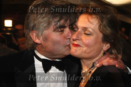 Amsterdam 17 maart 2008
Rob Oudkerk met zijn vrouw kussend bij premiere van zomerhitte in Tuschinski.
Peter Smulders bv
