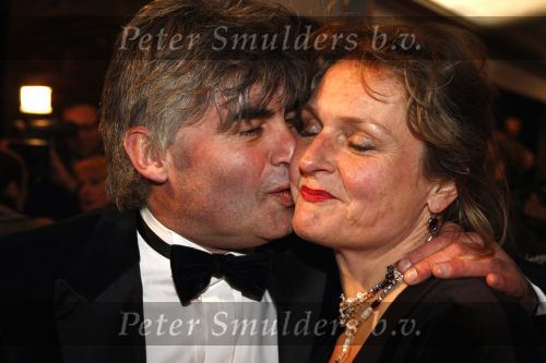 Amsterdam 17 maart 2008
Rob Oudkerk met zijn vrouw kussend bij premiere van zomerhitte in Tuschinski.
Peter Smulders bv