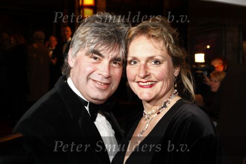Amsterdam 17 maart 2008
Rob Oudkerk met zijn vrouw kussend bij premiere van zomerhitte in Tuschinski.
Peter Smulders bv
