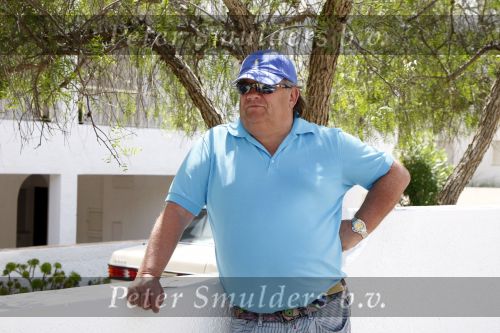 Praia da luz 3 mei 2008
Vandaag was het precies 1 jaar geleden dat Madeleine Mc Cann verdwenen is.  Ze sliepen toen in hotel ocean Club. Op deze dag was er een herdenkingsdiens in de kerk van het dorp. Familie, Michael Wright Sandy Cameron   waren aanwezig. Er waren veel cameraploegen en fotograven aanwezig.Rob Vuurens
Peter Smulders bv