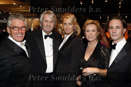 Amsterdam 6 december 2007
Miljonairsfair 2007 in de rai te amsterdam. Vip avond. Rob de Kraa met zoon Peter Ingeborg en Anouk Smulders