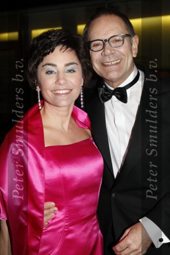 Rotterdam 16 december 2007
premiere Evita in het nieuwe Luxor theater. Rob de Nijs met vriendin Henriette