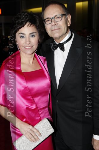 Rotterdam 16 december 2007
premiere Evita in het nieuwe Luxor theater. Rob de Nijs met vriendin Henriette