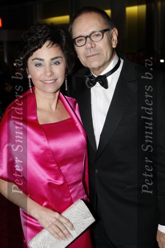 Rotterdam 16 december 2007
premiere Evita in het nieuwe Luxor theater. Rob de Nijs met vriendin Henriette
