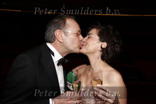 Rotterdam 20 april 2008
Premiere Les Miserables in het nieuwe luxor . Rob de Nijs met zijn vriendin Henriette toasten met Champagne. Rob heeft zijn hand in het gips
Peter Smulders bv
