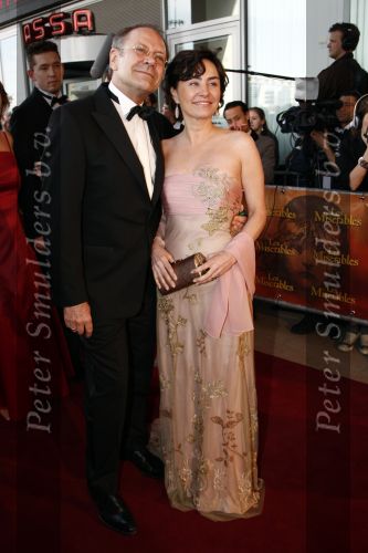 Rotterdam 20 april 2008
Premiere les Miserables  in het nieuwe Luxor theater. Rob de Nijs met vriendin Henriette
Peter Smulders bv