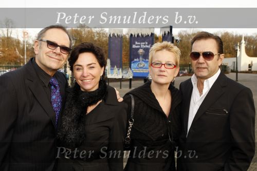Kaatsheuvel 24 november 2007
Premiere Assepoester in de efteling. Rob de Nijs met vriendi Henriette en zijn broer met vrouw