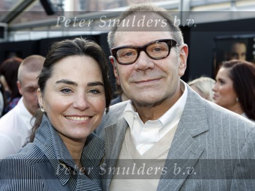 Amsterdam 31 januari 2009
Modeshow van Addy v d  Krommenacker op de amsterdam fashion week. Rob de Nijs met zijn vrouw Henriette
Peter Smulders bv