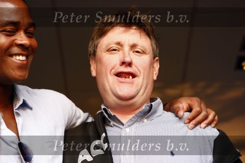 Amsterdam 10 mei 2009
Ajax-fc twente in de arena. De harde kern ajax supporters komt de eerste helft niet kijken en heeft spanddoeken opgehangen om te protesteren tegen het beleid bij ajax. Robbie Hofman met Patrick Kluivert
Peter Smulders bv